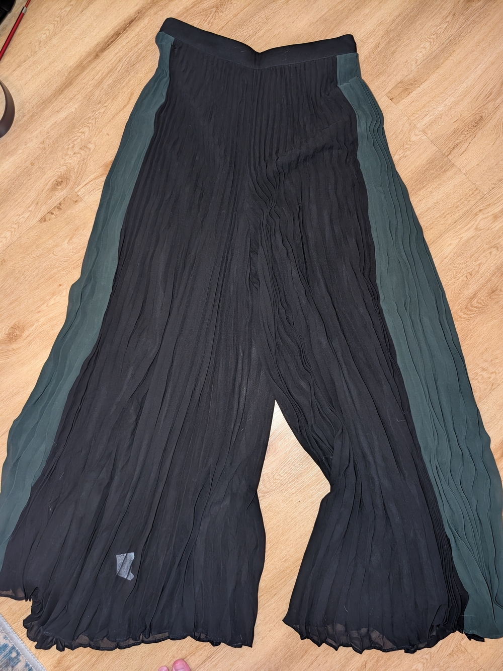 Club Monaco Black Wide-Leg Pleated Pants with Forest Green Side Panels, Size 2